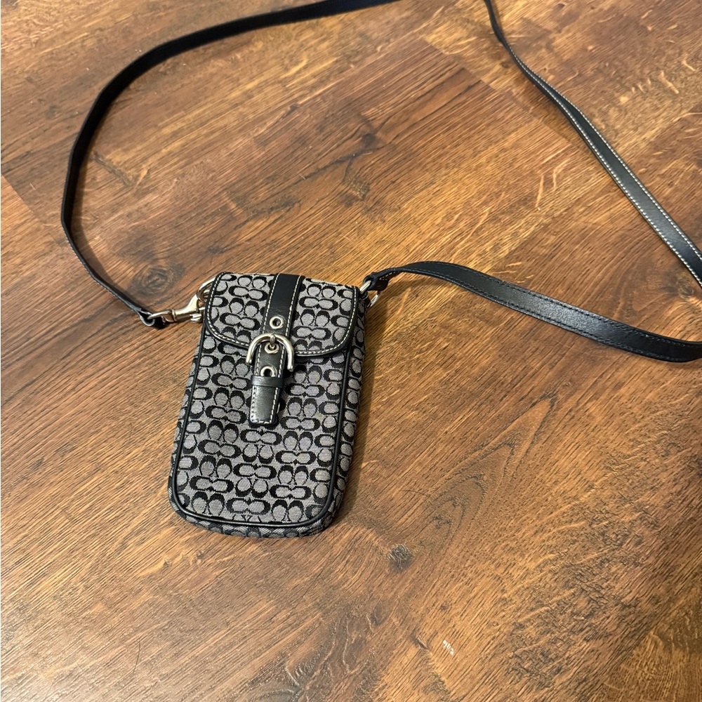coach vintage camera/phone crossbody